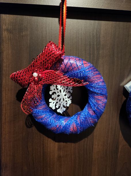 Red/blue Mesh Wreath